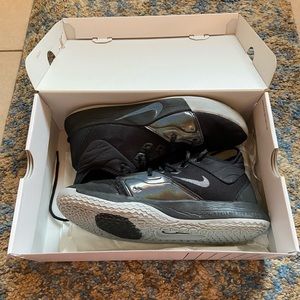 NIKE BLACK PG3, M10.5 / W12